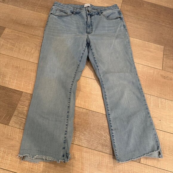CROWN AND IVY CROP WOMENS JEANS SIZE 14 - Picture 1 of 8